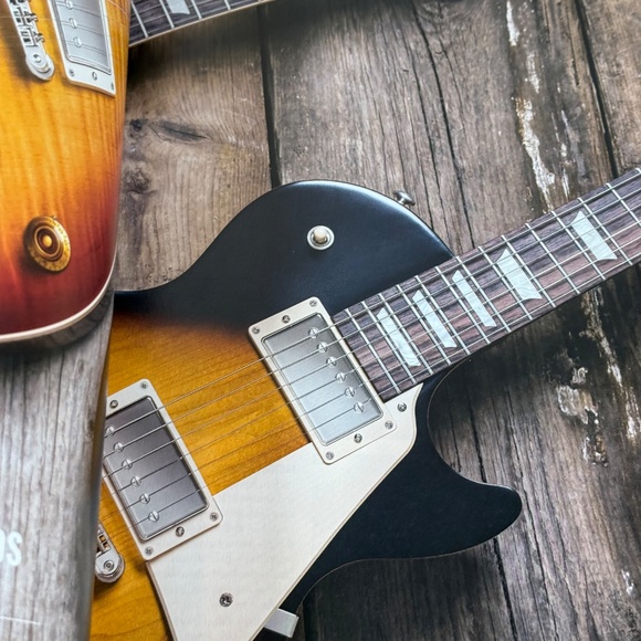 The Les Paul Bible collectible magazine - Picture 2 of 6